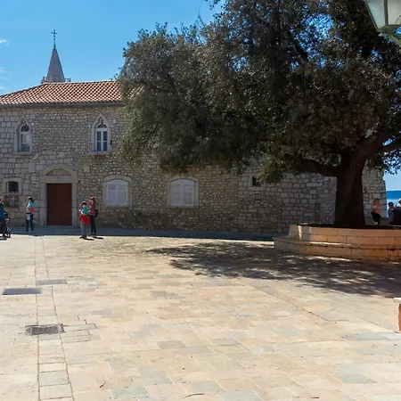 Julietta Rab Town