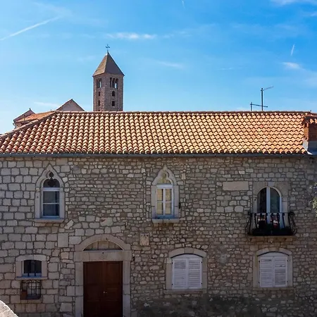 Julietta Rab Town